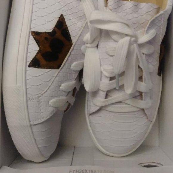 Mata Shoes Shoes - Mata White Snake Sneaker size 7 NWB